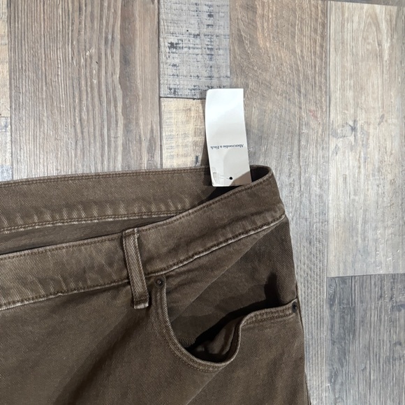 Abercrombie & Fitch Ultra High Rise 90s Straight Jean - Picture 3 of 9